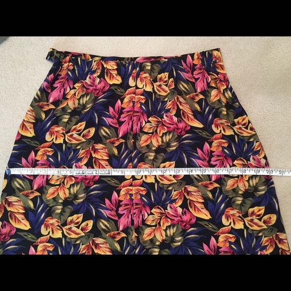 Colorful Fall Leaf Design Skirt - Picture 5 of 5